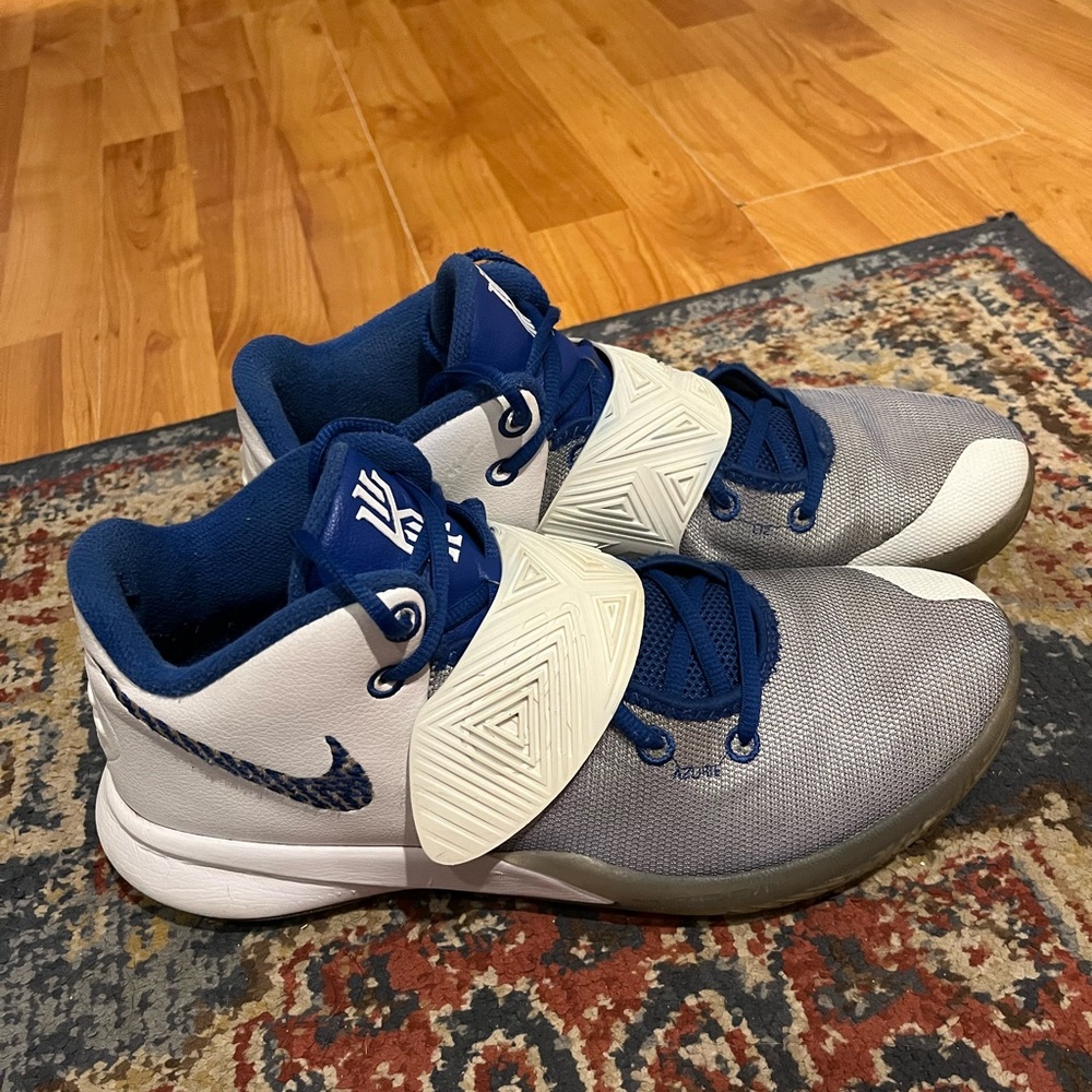 🔥Nike Kyrie Flytrap III White Varsity Blue Size 11 BQ3060-100 - Picture 5 of 16